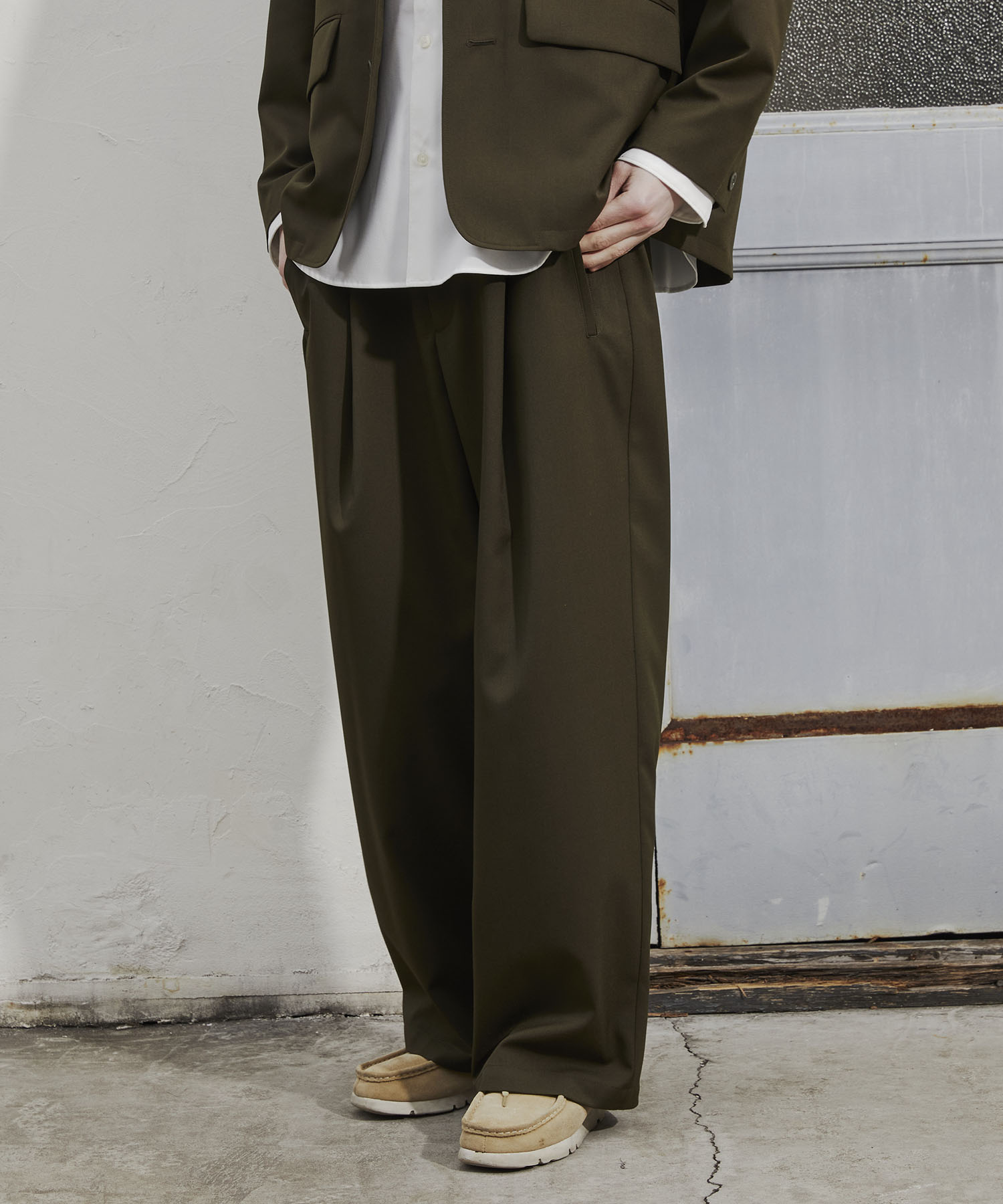 KHAKI