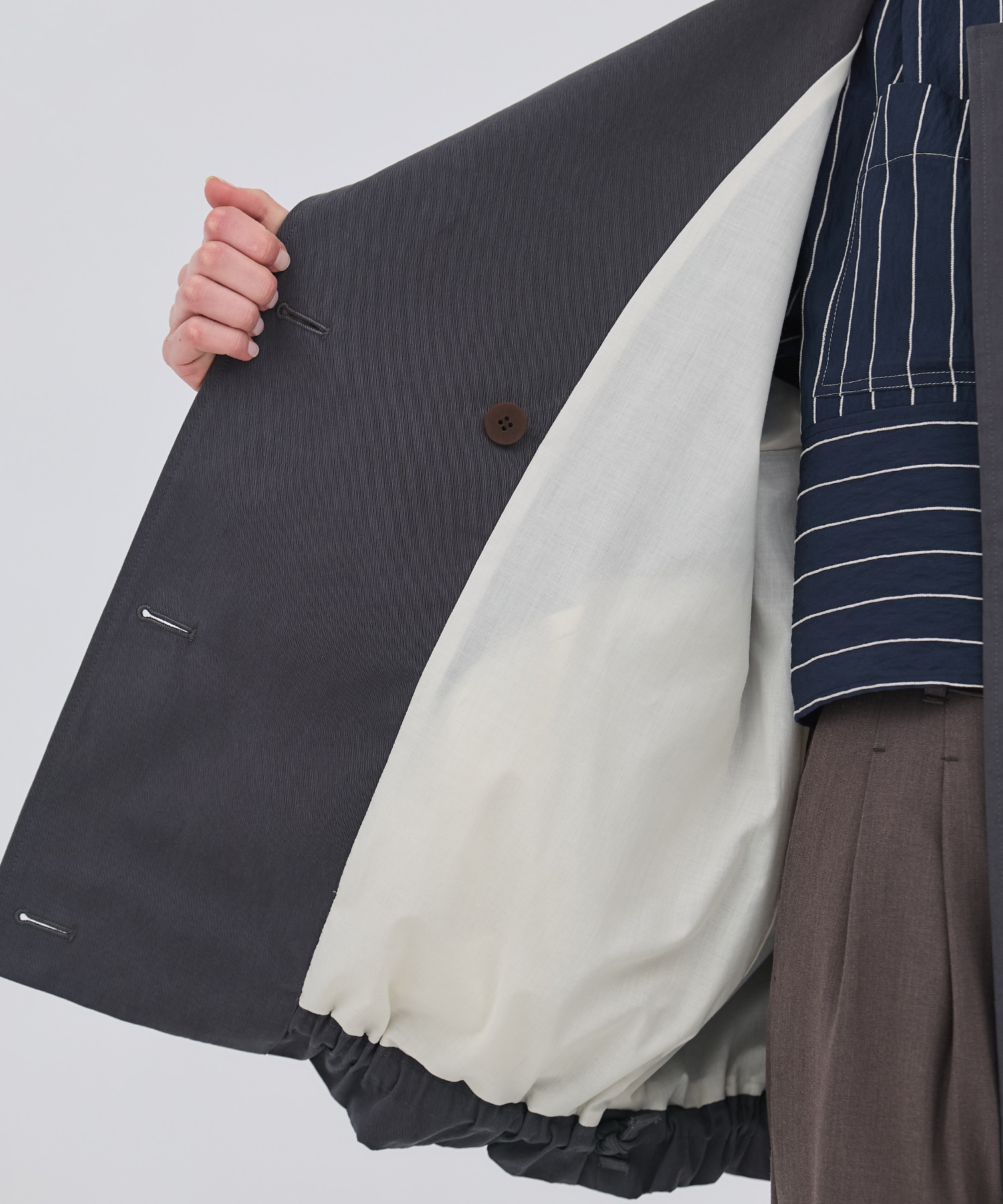 【完売間近】ファンネルネックショートトレンチコート