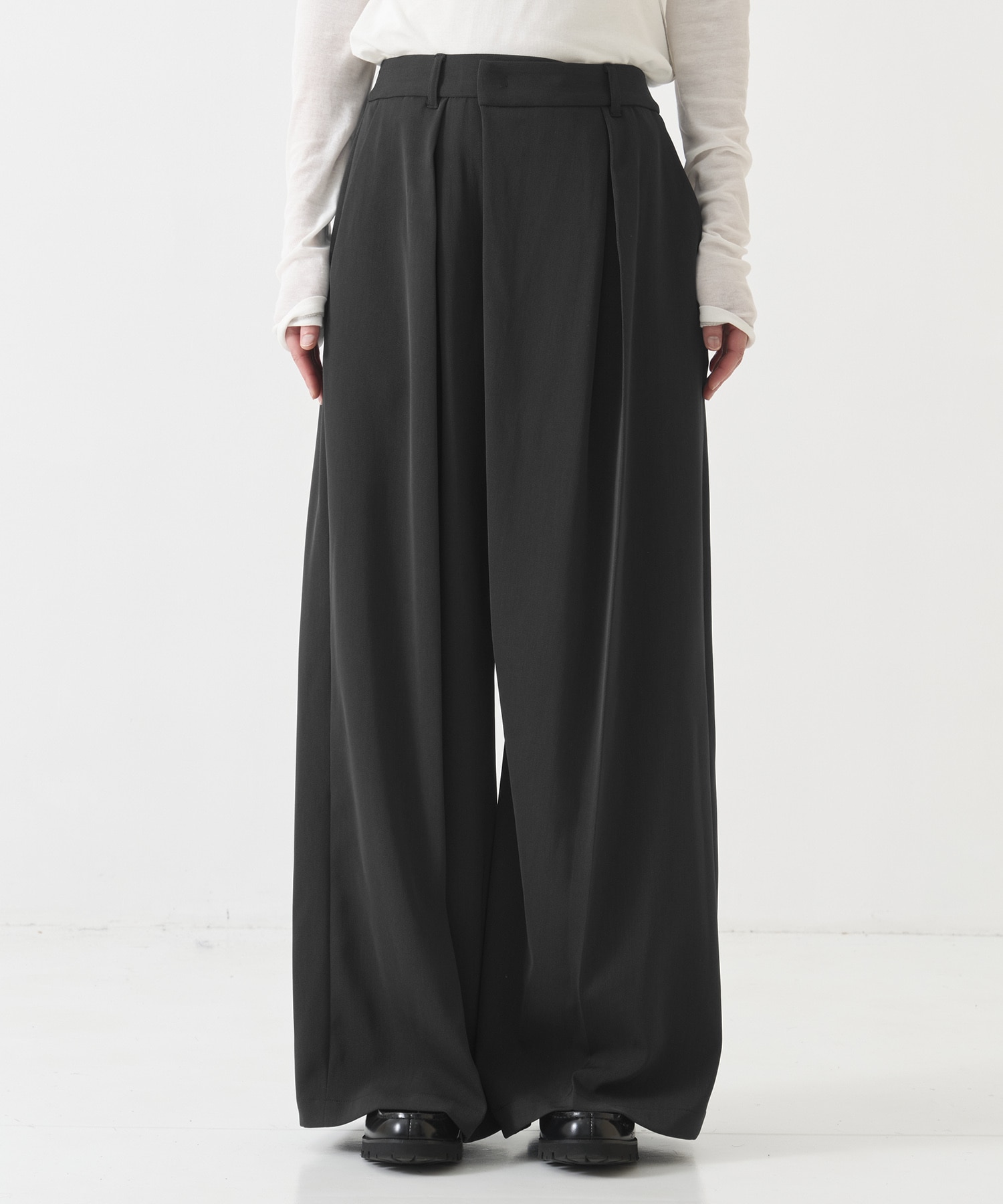 シルキーツイルアシメタックパンツ