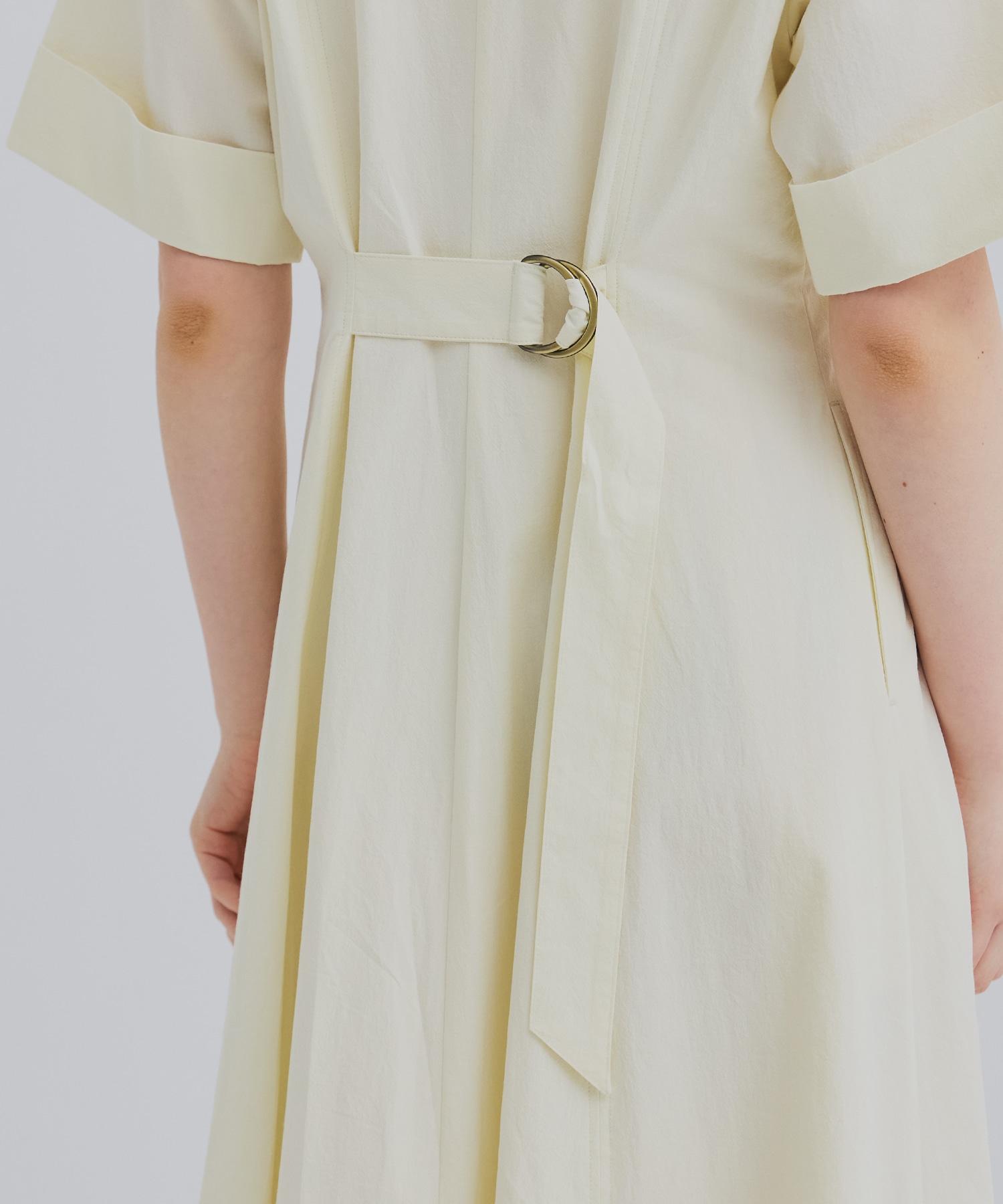 Vネックコットンフレアワンピース