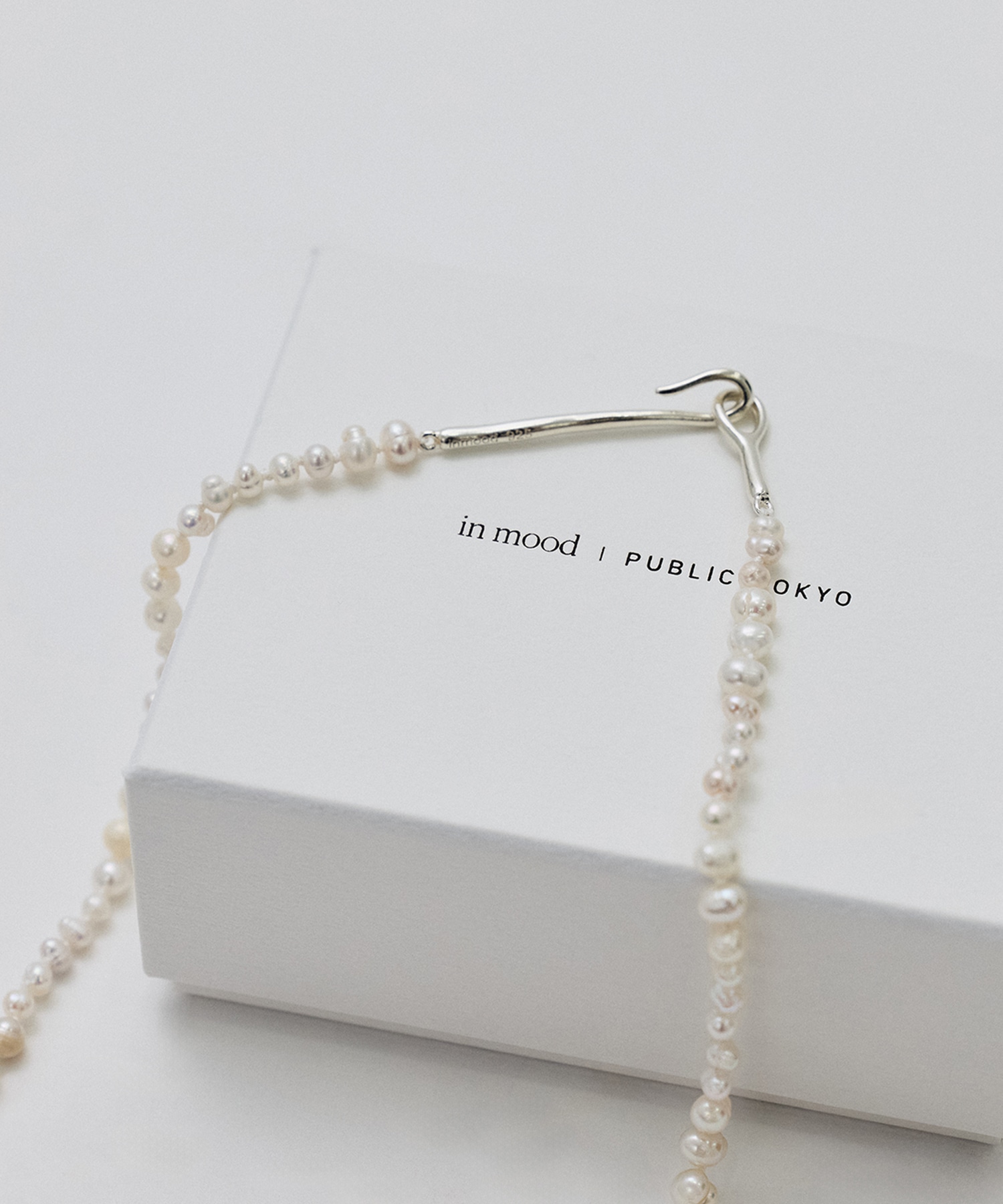 ×in mood Pearl Choker