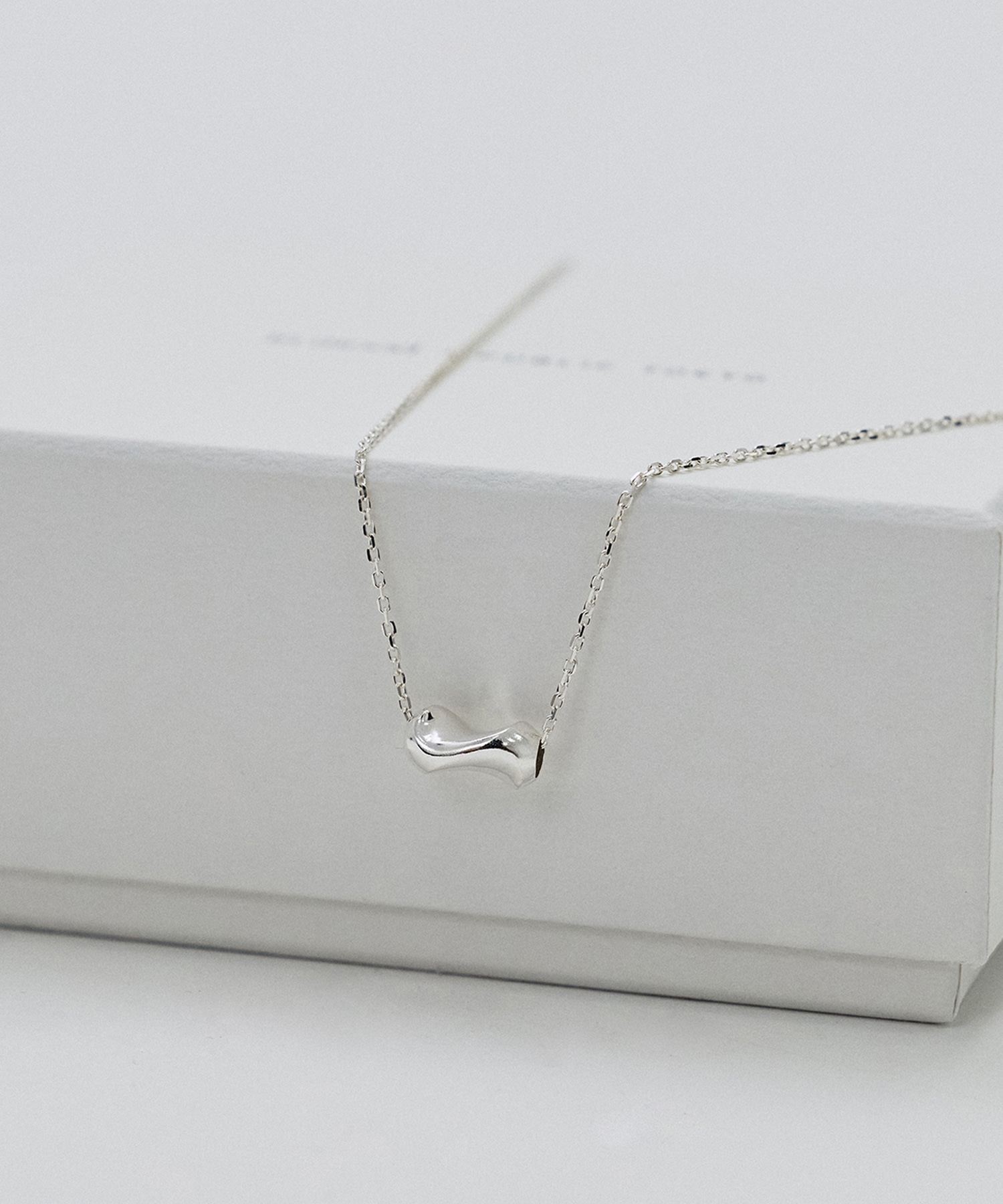 ×in mood Twist Necklace